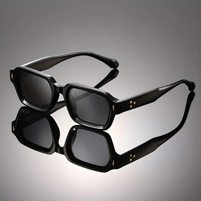 ⭐⭐⭐⭐⭐                                   frame decorative lenses, classic, durable and versatile for both men and women