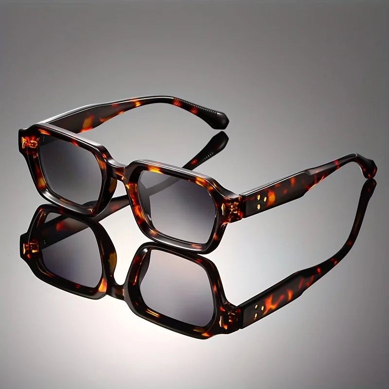 ⭐⭐⭐⭐⭐                                   frame decorative lenses, classic, durable and versatile for both men and women