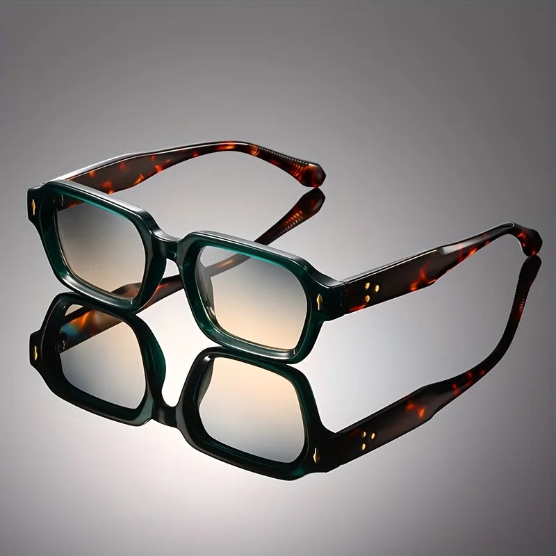 ⭐⭐⭐⭐⭐                                   frame decorative lenses, classic, durable and versatile for both men and women